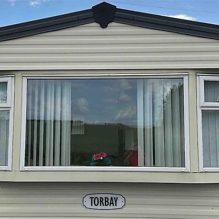 4-Bedroom Cosalt Caravan In Uddingston, Glasgow Экстерьер фото