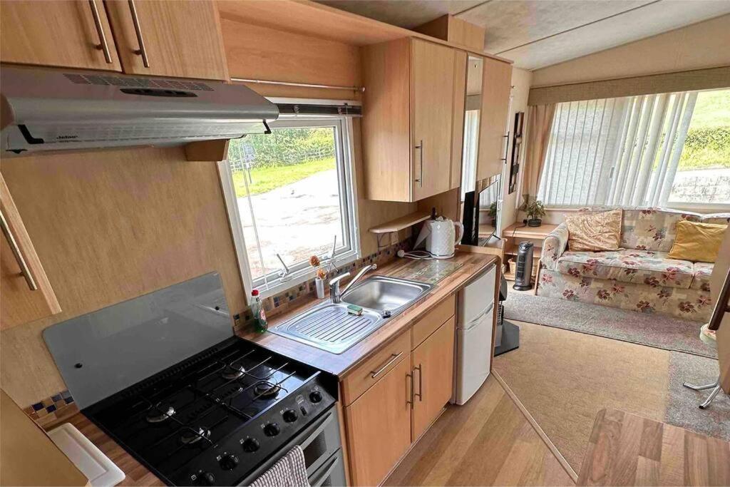 4-Bedroom Cosalt Caravan In Uddingston, Glasgow Экстерьер фото