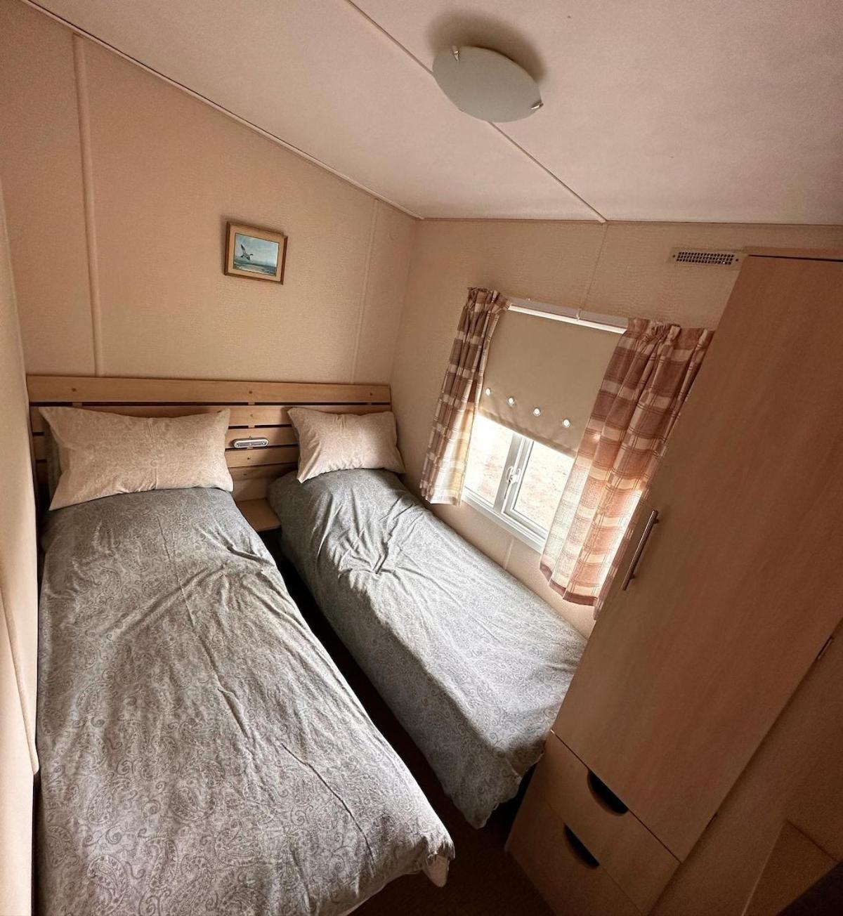 4-Bedroom Cosalt Caravan In Uddingston, Glasgow Экстерьер фото