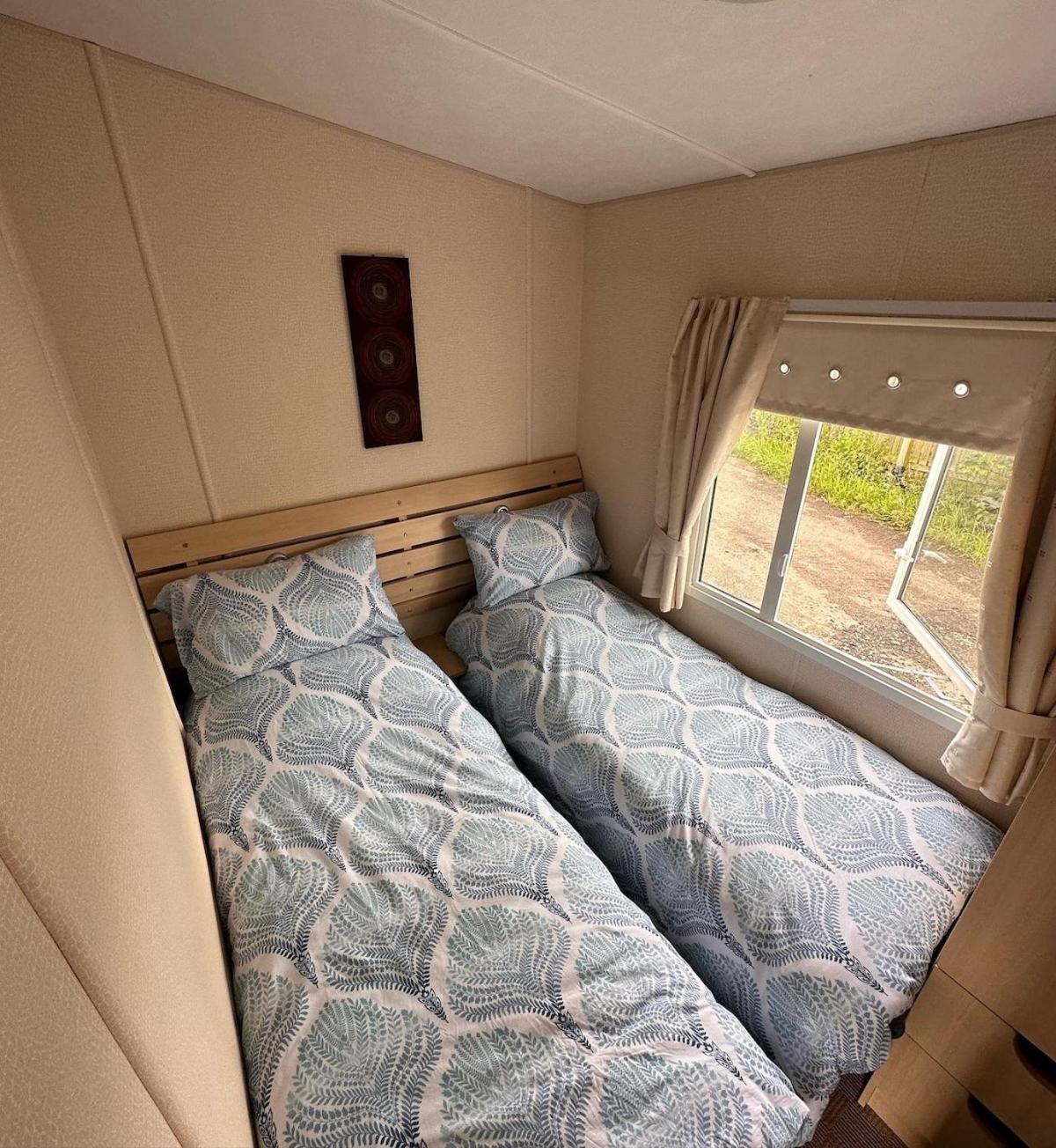 4-Bedroom Cosalt Caravan In Uddingston, Glasgow Экстерьер фото